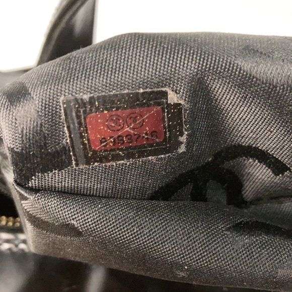 AUTHENTIC CHANEL WILD STITCH PATENT MEDIUM TOTE - Picture 5 of 10